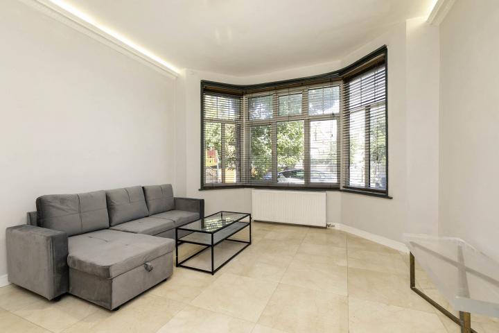 Modern Apartment Staverton Road, Willesden Green